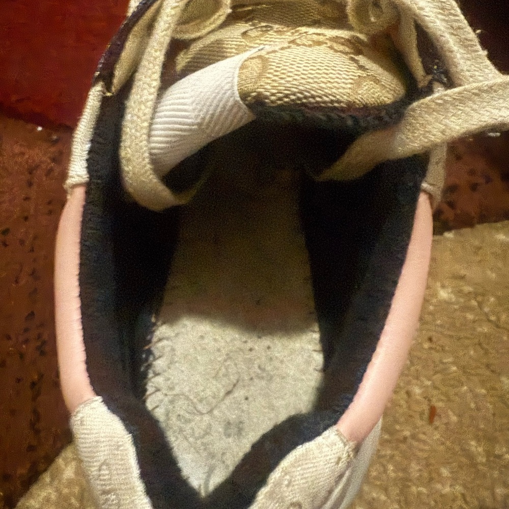Authentic Gucci Rhyton Sneakers. - Picture 7 of 9